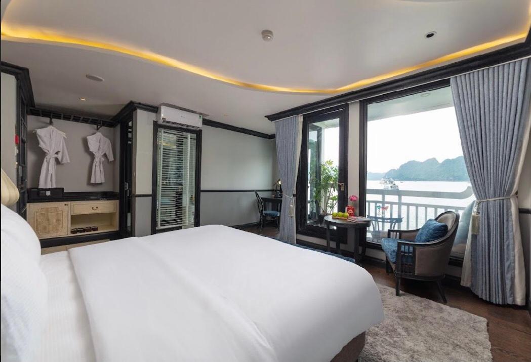 Madeline Cruises Hotel Ha Long Exterior photo