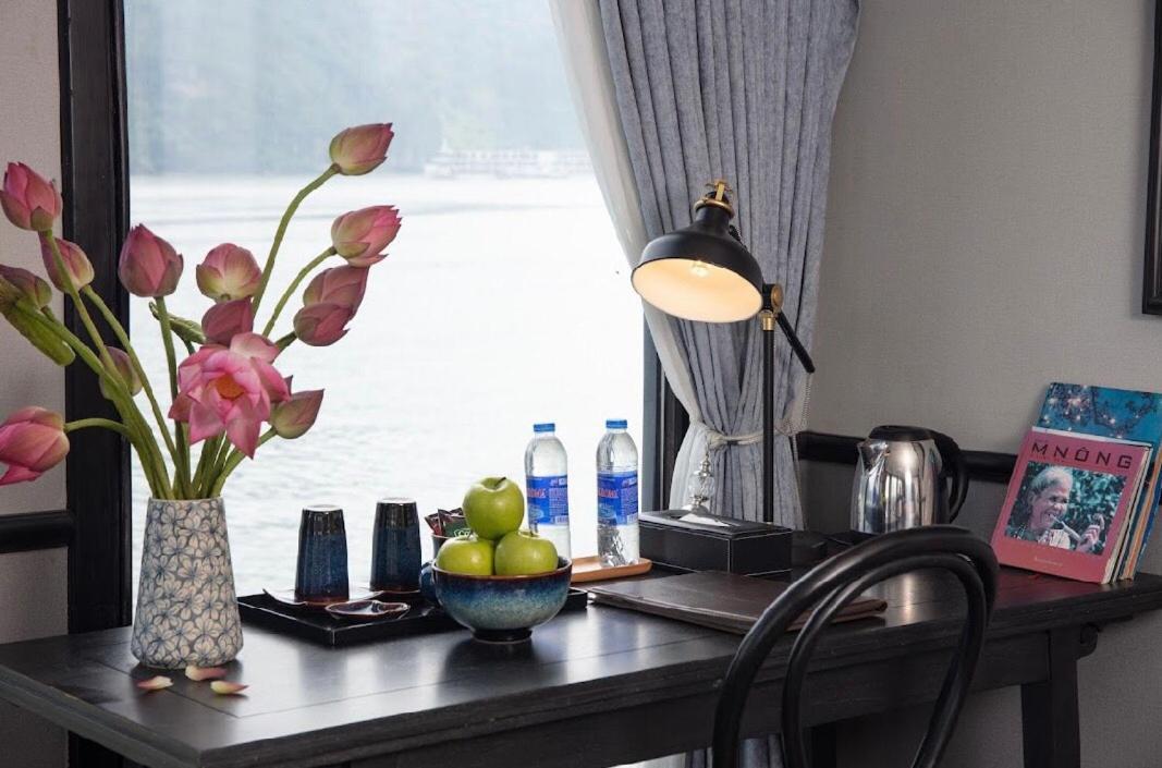 Madeline Cruises Hotel Ha Long Exterior photo