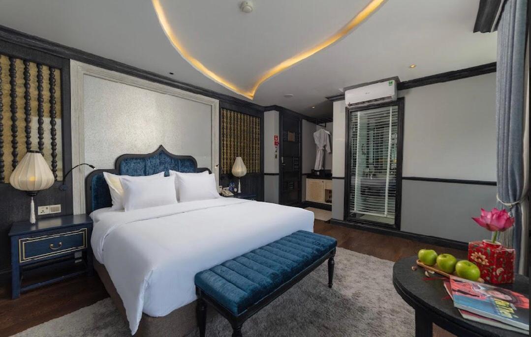 Madeline Cruises Hotel Ha Long Exterior photo