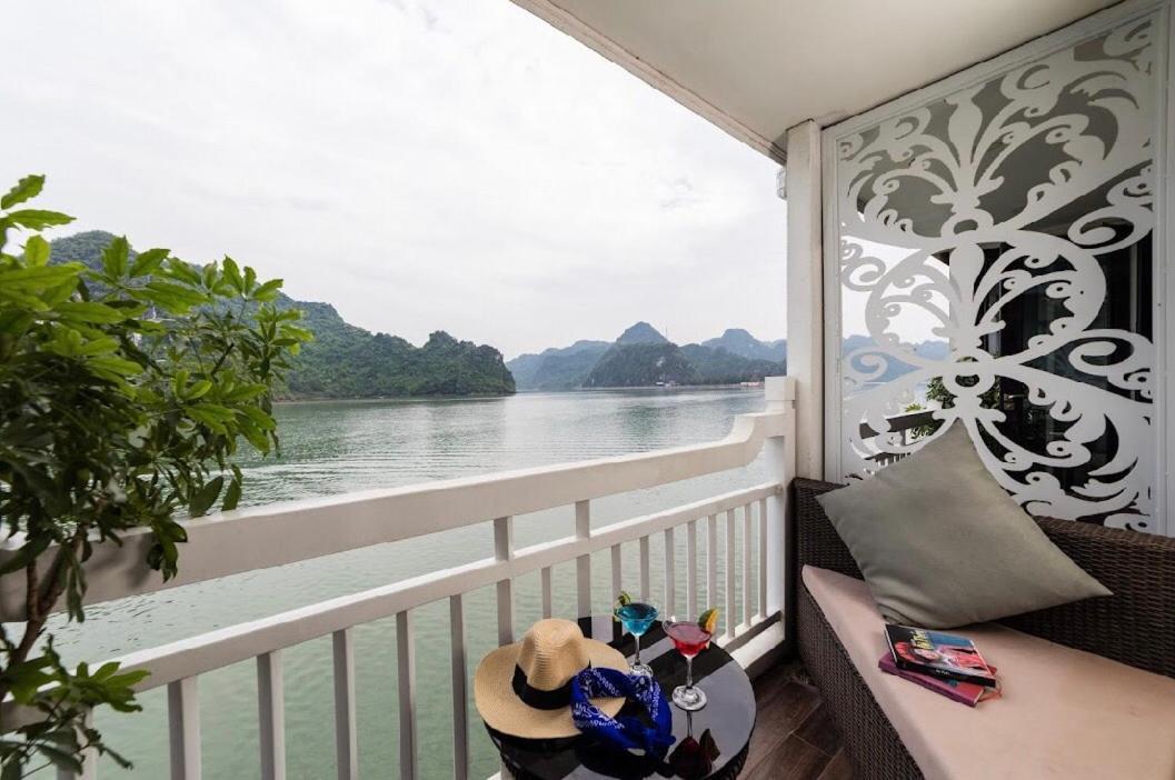 Madeline Cruises Hotel Ha Long Exterior photo