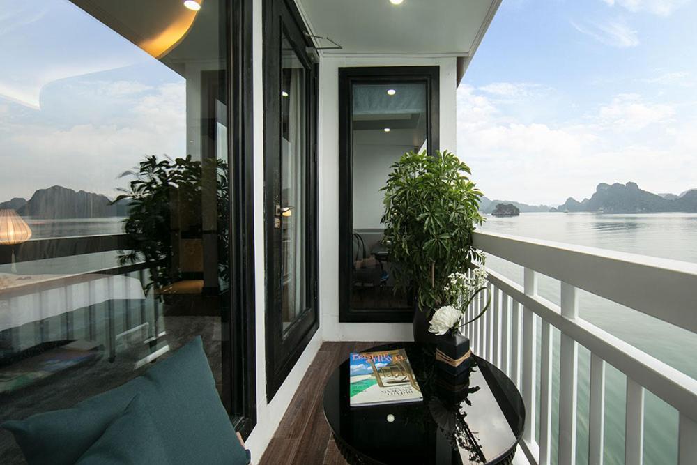 Madeline Cruises Hotel Ha Long Exterior photo