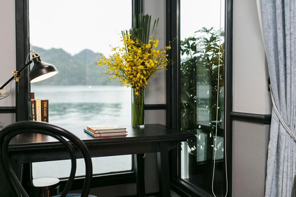 Madeline Cruises Hotel Ha Long Exterior photo